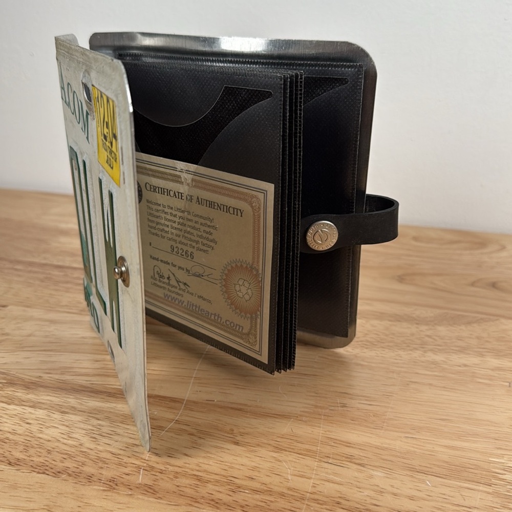 Unique little Earth recycled License Plate CD wallet - Picture 3 of 12
